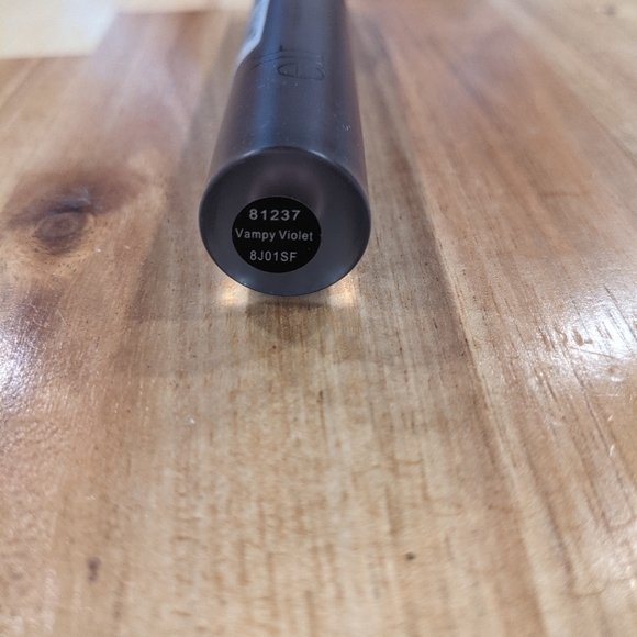 E.l.f liquid matte lipstick color vampy violet - Picture 4 of 4